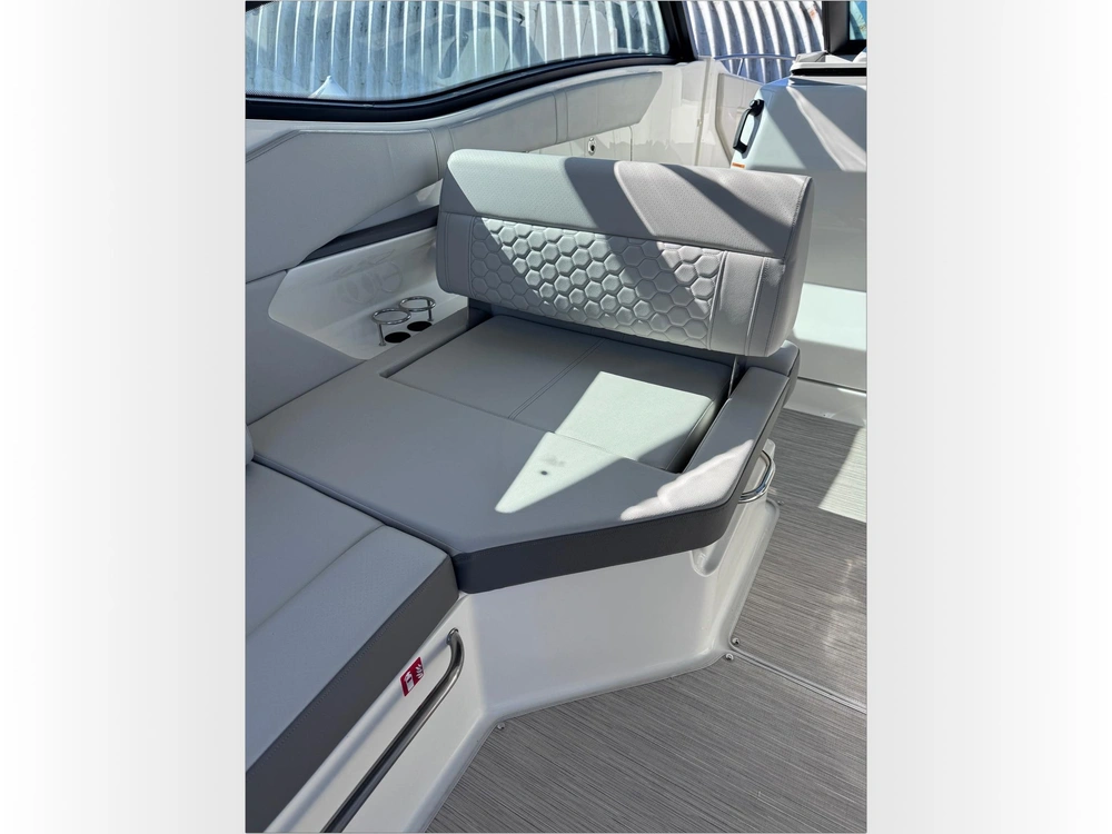 2025 Sea Ray Sundancer 320 alt