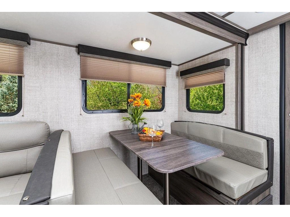 2025 Gulf Stream 28crb alt