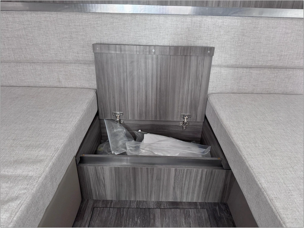 2025 Sea Ray Sundancer 320 alt