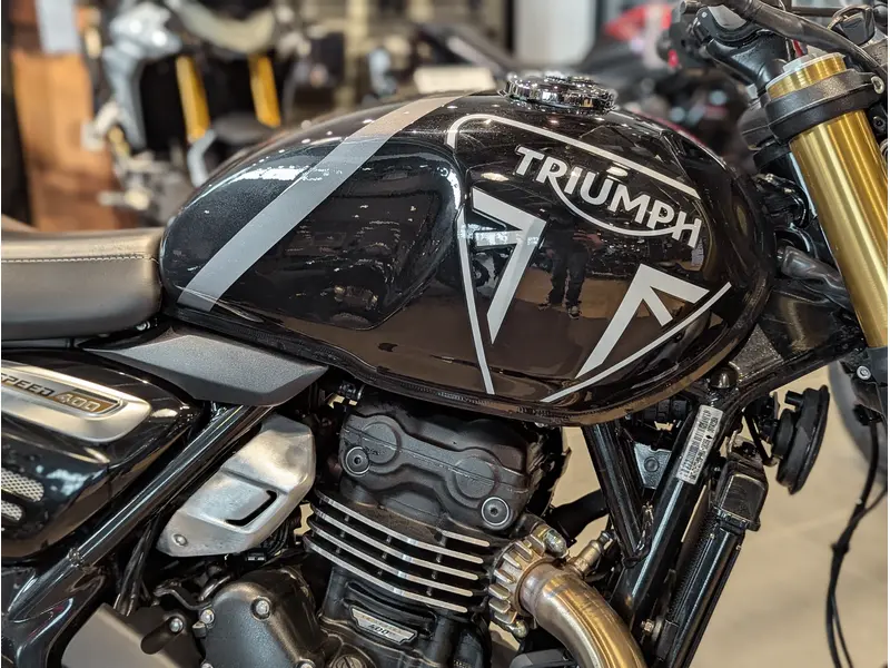 2024 Triumph Speed 400 // Phantom Black/Storm Grey