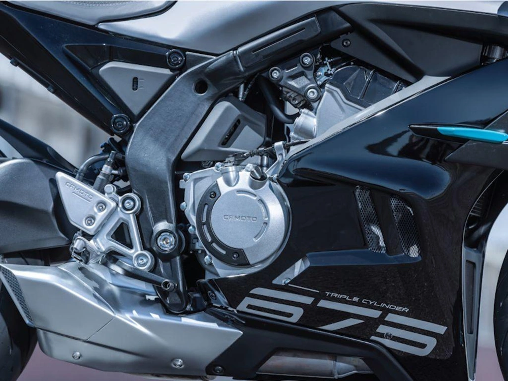 2025 Cfmoto 675ss alt