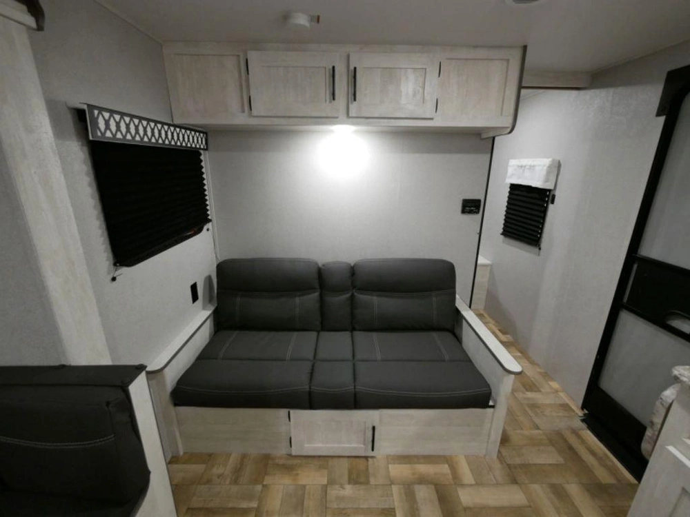 2022 Shasta 25rb alt