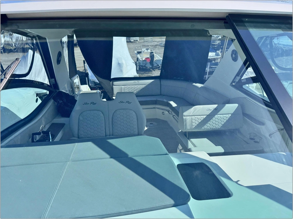 2025 Sea Ray Sundancer 320 alt