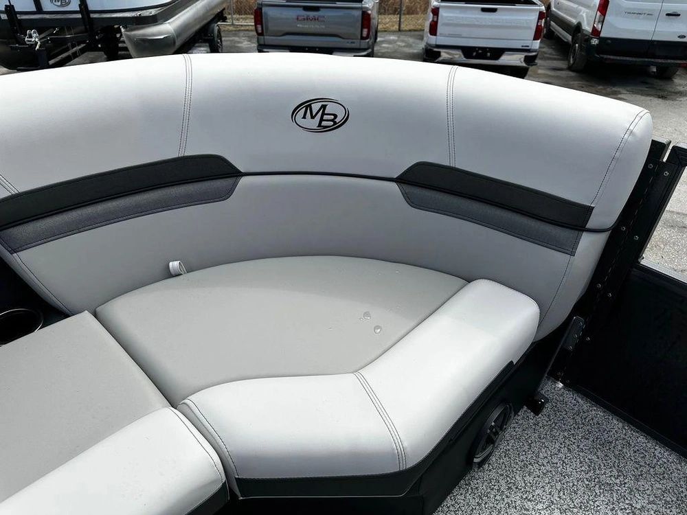 2025 Montego Bay 8518 Deluxe Cruising alt