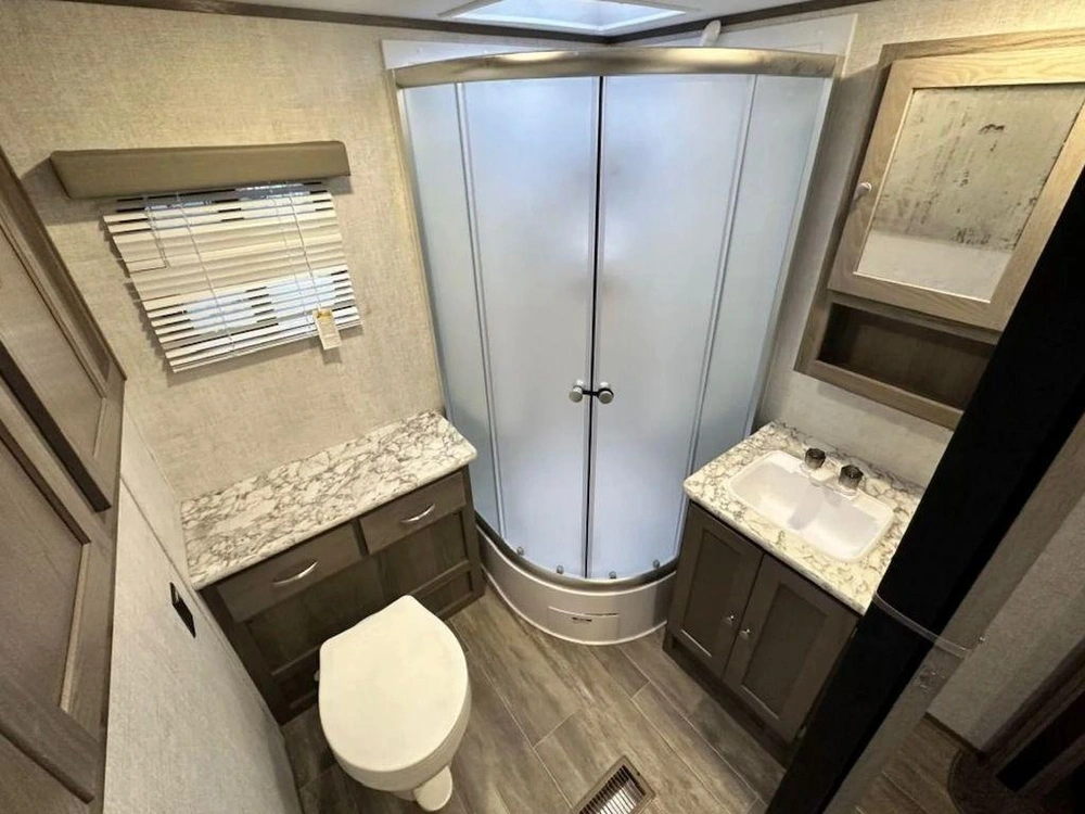 2025 Gulf Stream 28crb alt