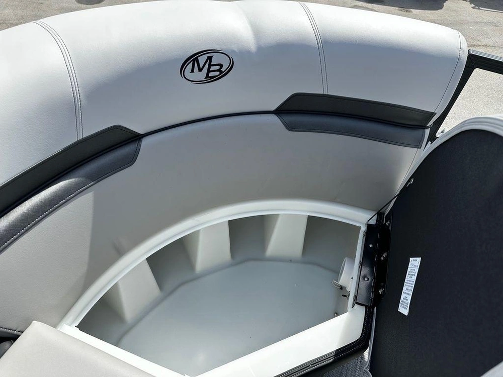2025 Montego Bay 8520 Deluxe Cruising Pontoon alt