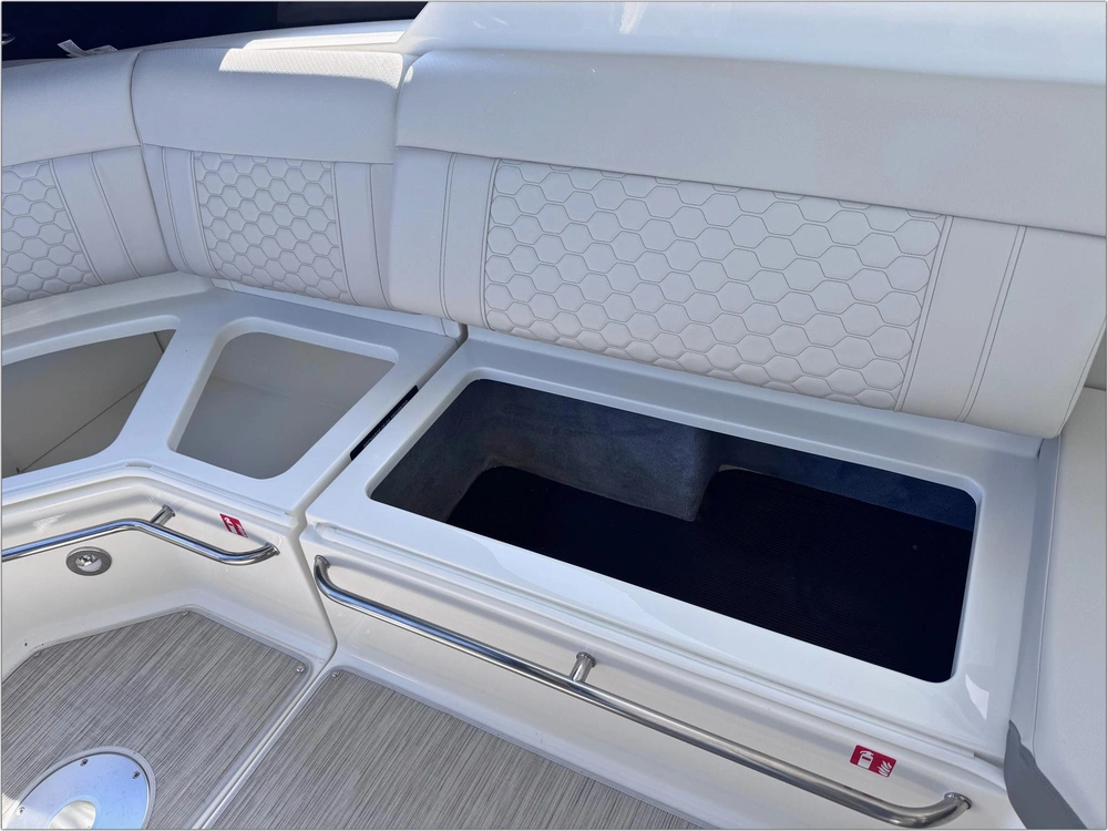 2025 Sea Ray Sundancer 320 alt