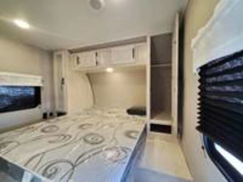 2022 Shasta 25rb alt