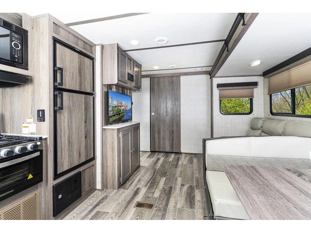 2025 Gulf Stream 28crb alt