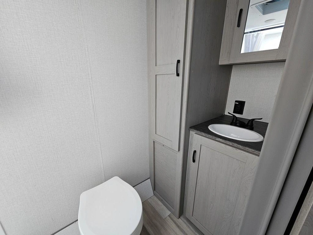 2023 Coachmen 17mbs alt