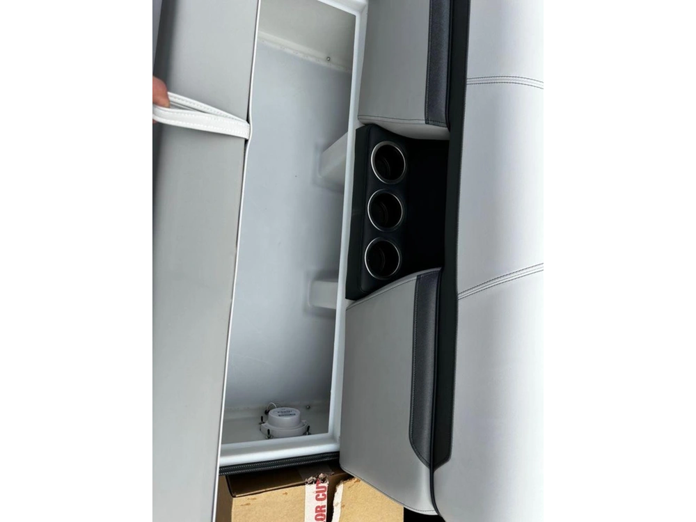 2025 Montego Bay 8518 Deluxe Cruising alt