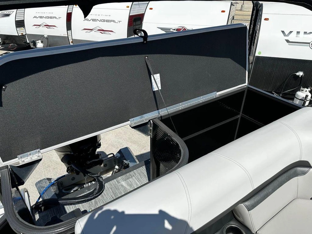 2025 Montego Bay 8520 Deluxe Cruising Pontoon alt