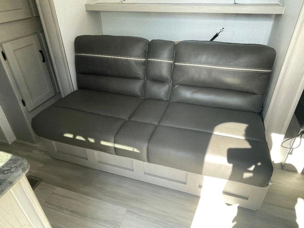 2023 Coachmen 252dbus alt