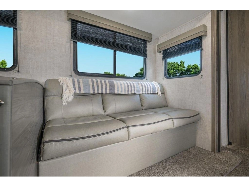 2025 Gulf Stream Envision 28bbs