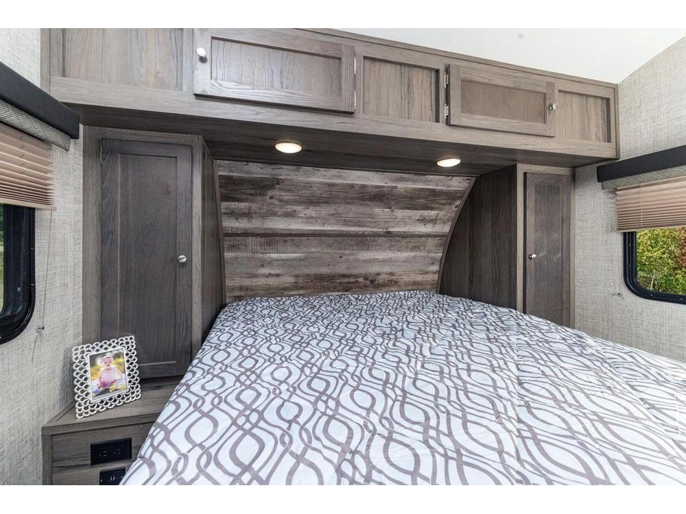 2025 Gulf Stream 28crb alt