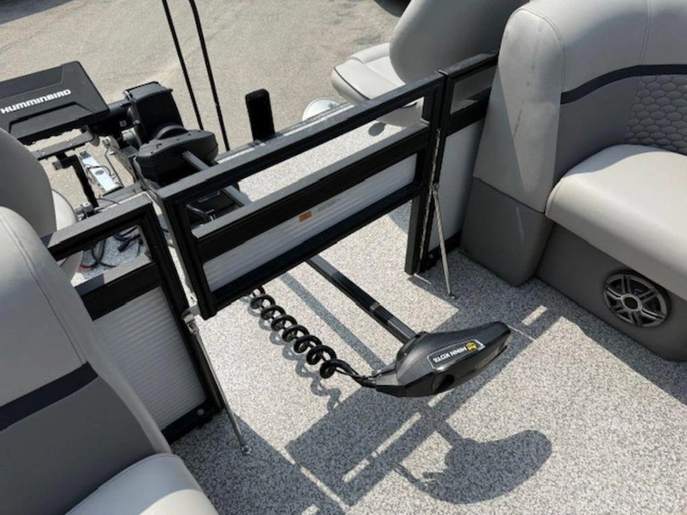 2023 Angler Qwest 8522 All Sport 2-tube alt