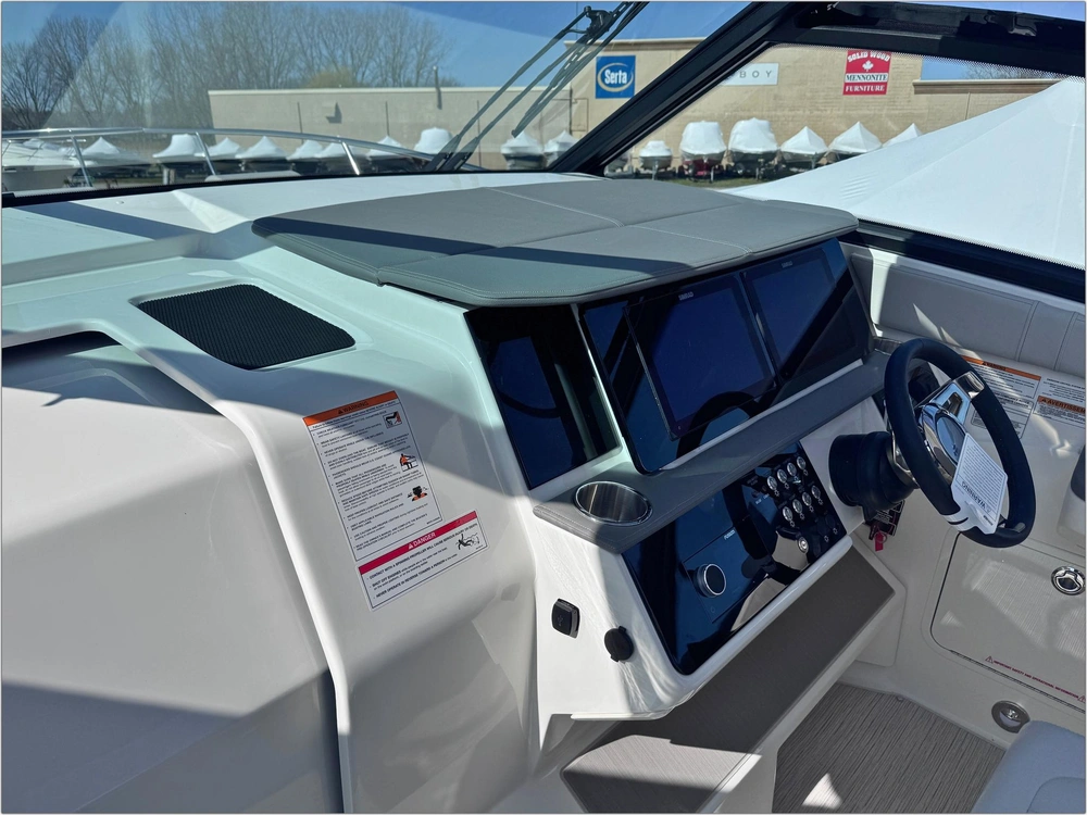 2025 Sea Ray Sundancer 320 alt