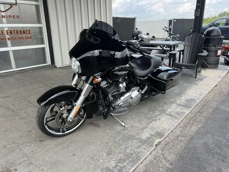 2017 Harley-Davidson FLHXS - Street Glide® Special thumbnail 5