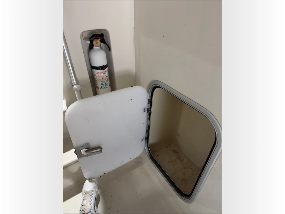 1989 Mainship Motor Yachts Mediterranean 35 No Luxury Tax* alt