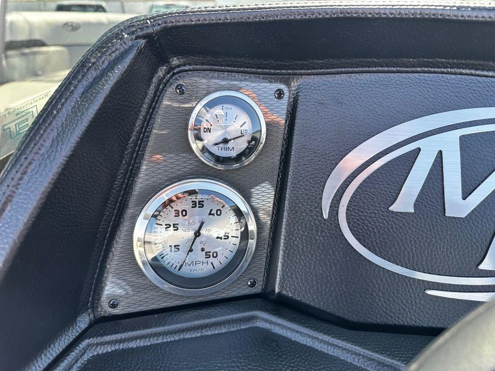 2025 Montego Bay 8520 Deluxe Cruising Pontoon alt