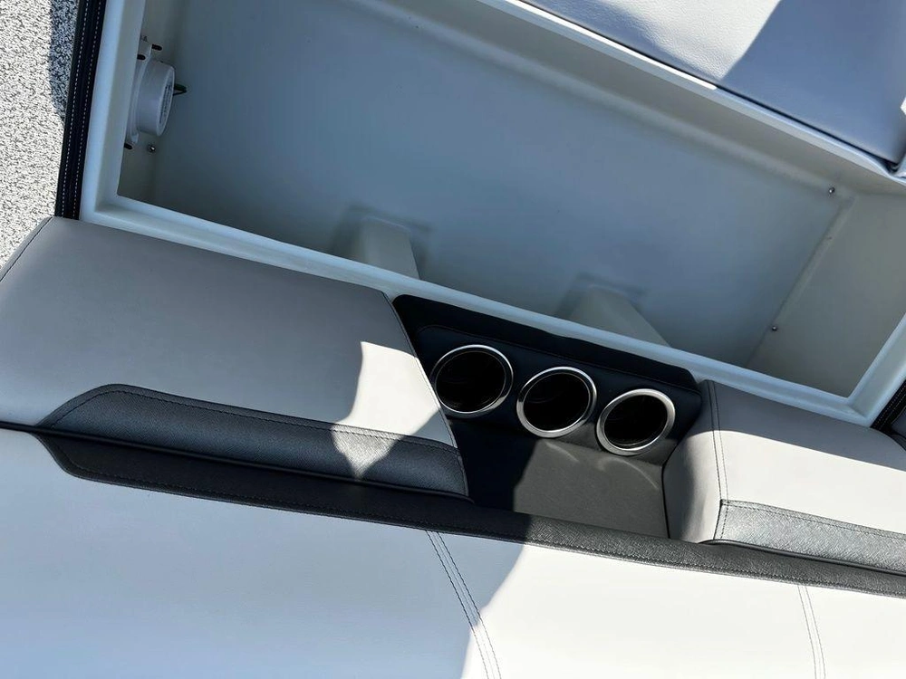 2025 Montego Bay 8518 Deluxe Cruising alt