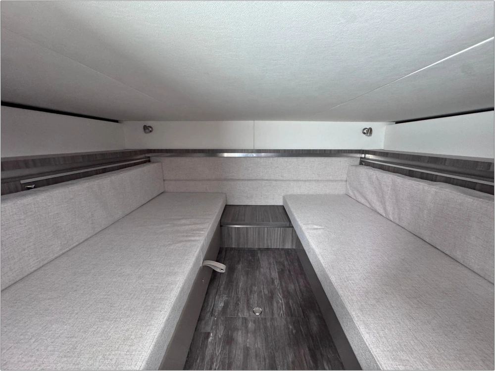 2025 Sea Ray Sundancer 320 alt