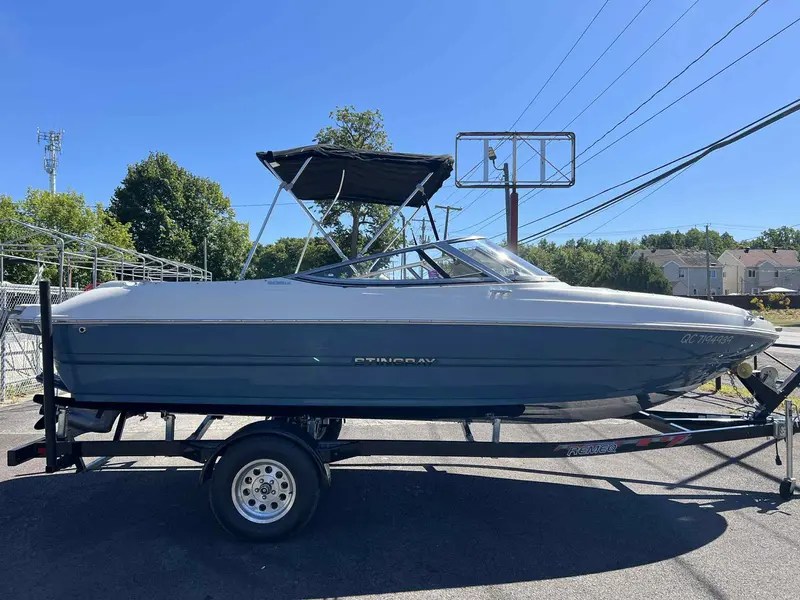 2020 Stingray Boat Co 208 LR **SEULEMENT 67 HEURES!!** thumbnail 3