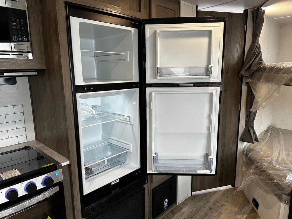 2025 Gulf Stream 28bbs alt