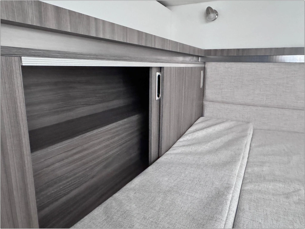 2025 Sea Ray Sundancer 320 alt