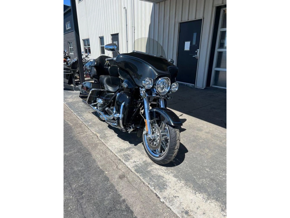 2013 Harley-davidson Flhtcuse8 - Cvo™ Ultra Classic® Electra Glide® 110th Anniversary Edition alt