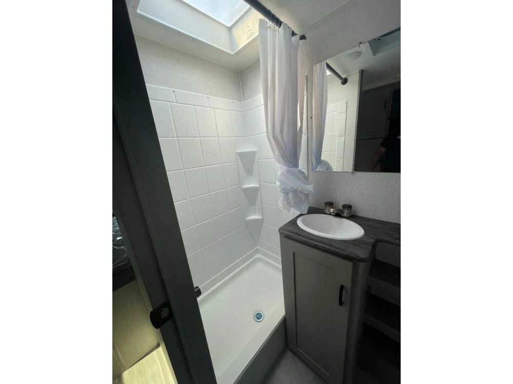 2023 Coachmen 252dbus alt