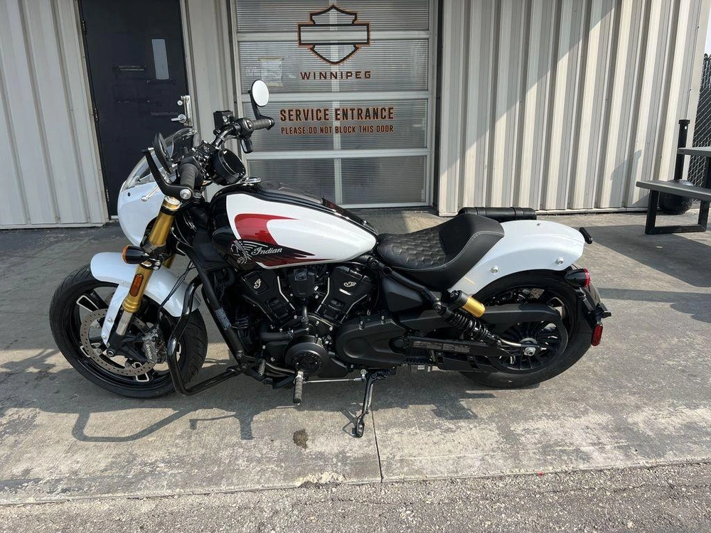 2025 Indian Motorcycle 101 Scout® Ghost White Metallic With Graphics alt