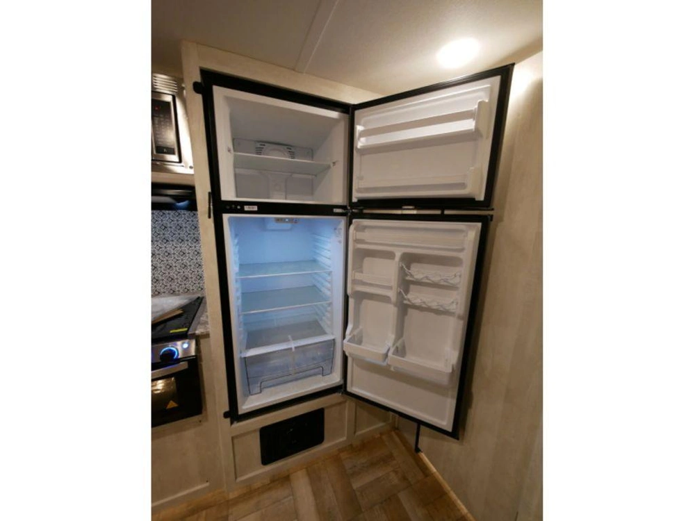 2022 Shasta 25rb alt