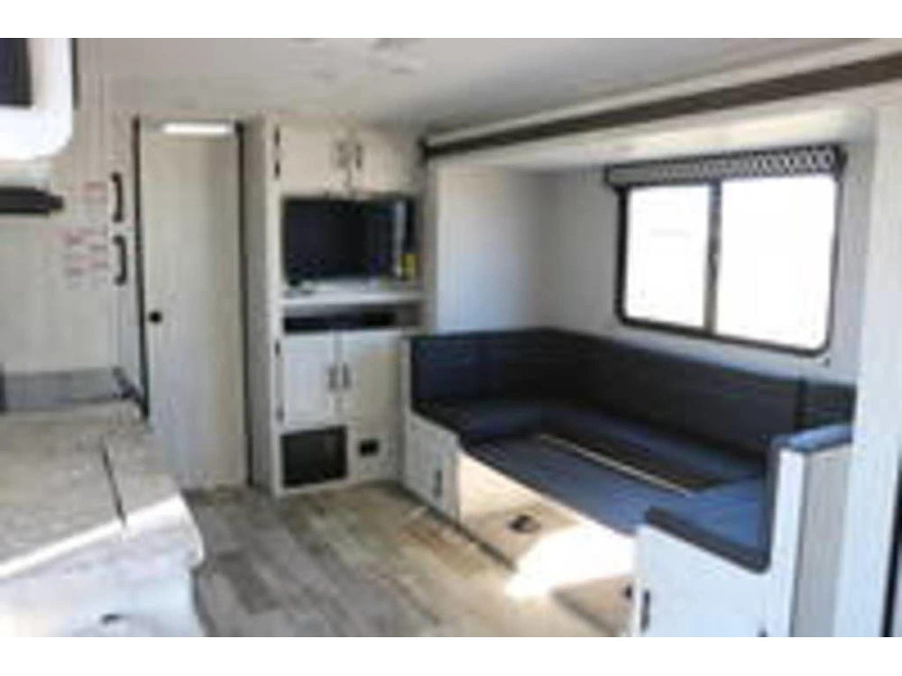 2022 Shasta 25rb alt