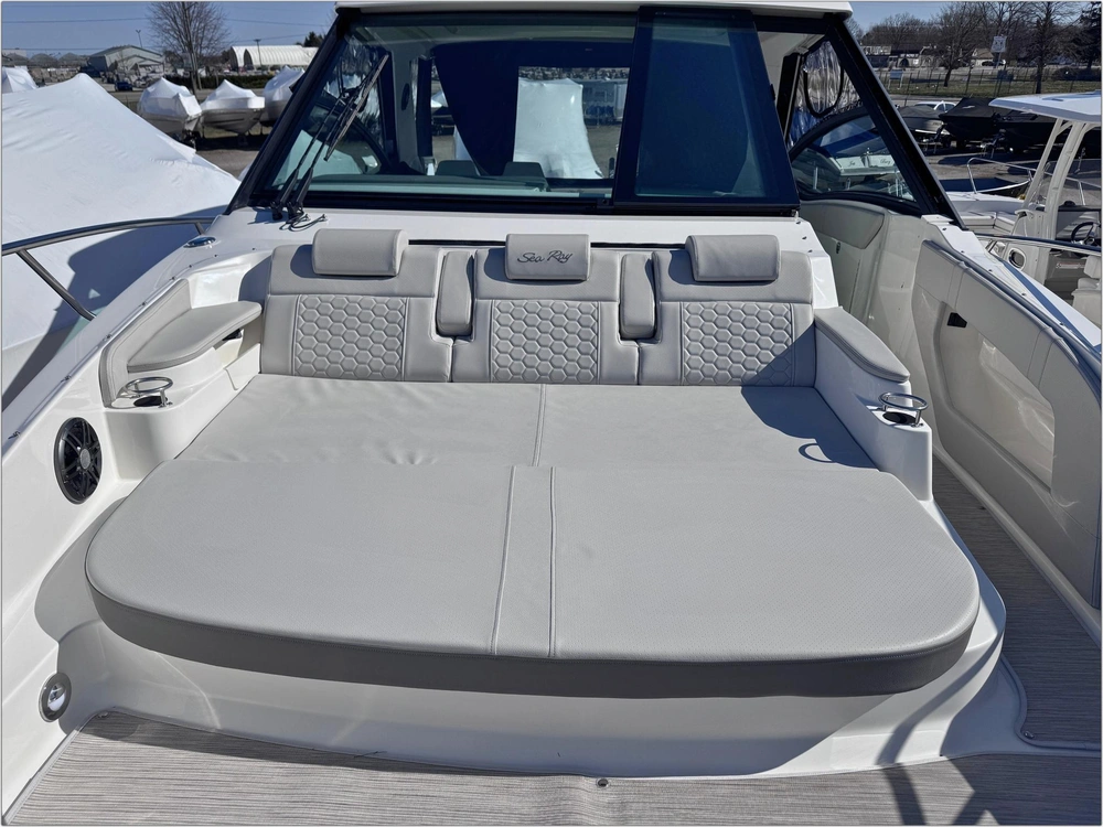 2025 Sea Ray Sundancer 320 alt