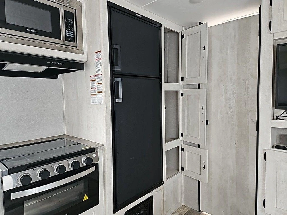 2022 Shasta 25rb alt