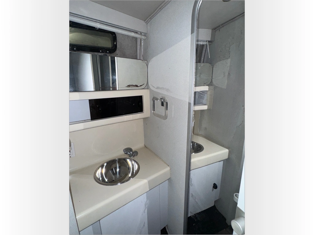 1989 Mainship Motor Yachts Mediterranean 35 No Luxury Tax* alt