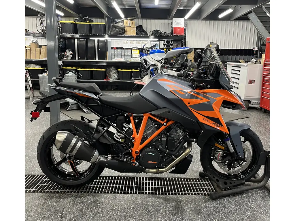 2024 KTM 1290 DUKE GT 