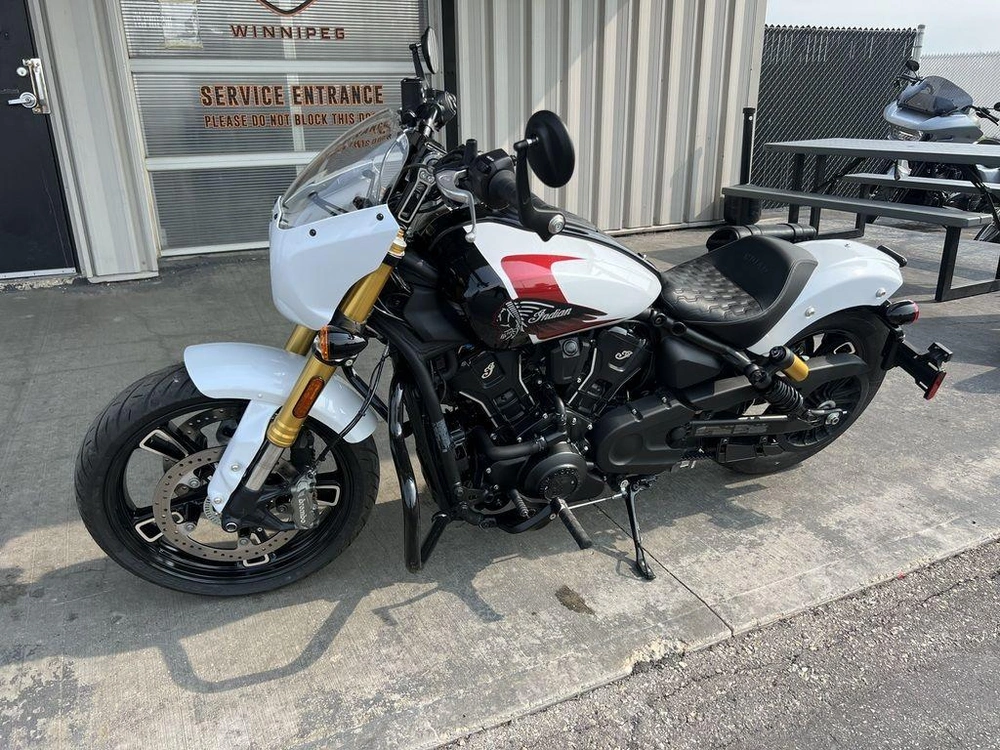 2025 Indian Motorcycle 101 Scout® Ghost White Metallic With Graphics alt