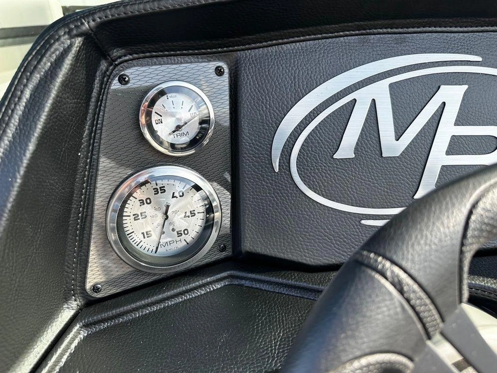 2025 Montego Bay 8518 Deluxe Cruising alt