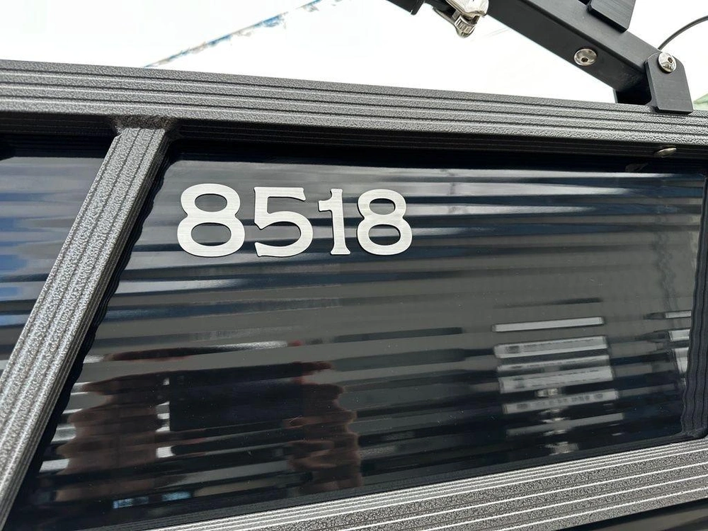 2025 Montego Bay 8518 Deluxe Cruising alt