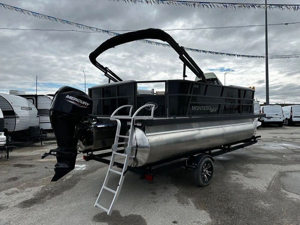 2025 Montego Bay 8518 Deluxe Cruising alt