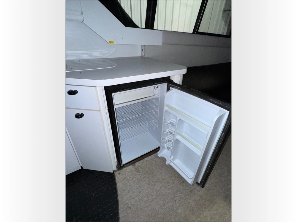 1989 Mainship Motor Yachts Mediterranean 35 No Luxury Tax* alt