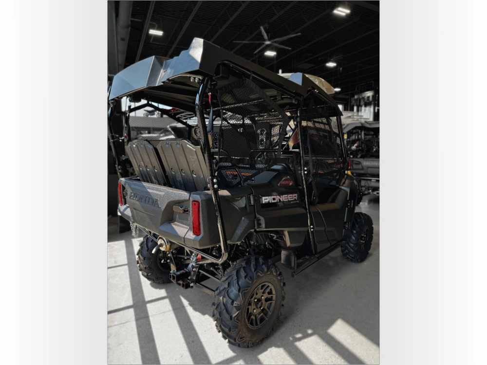 2025 Honda Pioneer 700 - 4p Dlx $500 Rebate alt