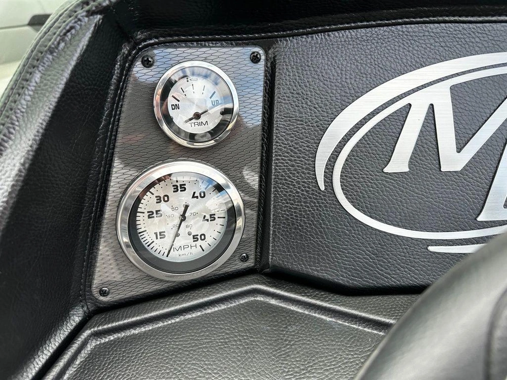 2025 Montego Bay 8518 Deluxe Cruising alt