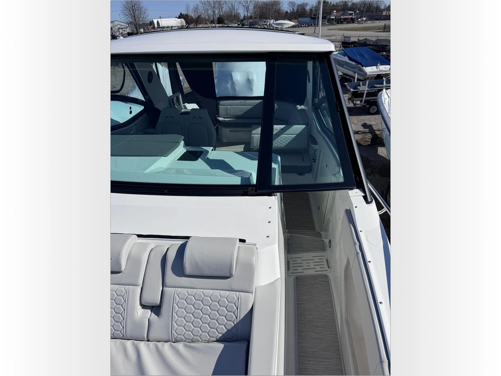 2025 Sea Ray Sundancer 320 alt