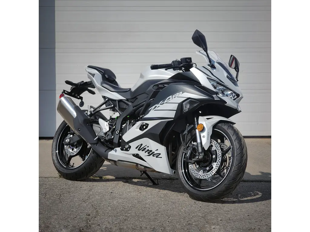 2025 Kawasaki Ninja ZX-4RR