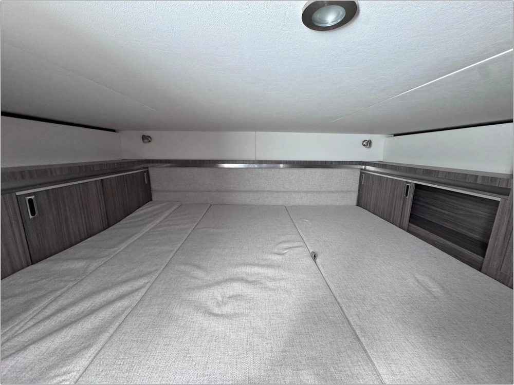 2025 Sea Ray Sundancer 320 alt