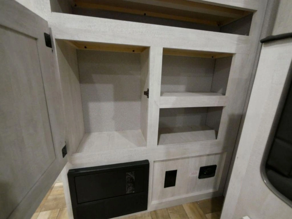 2022 Shasta 25rb alt