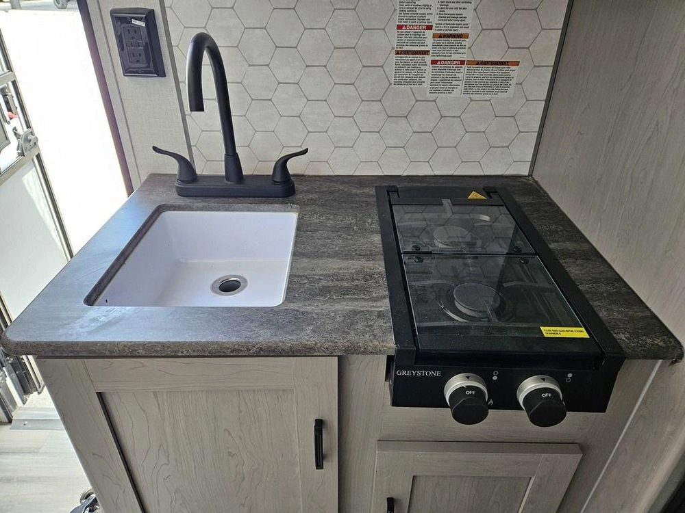 2023 Coachmen 17mbs alt